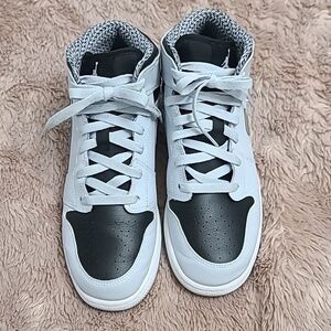 Nike Air Jordan 1 Mid sneakers in the 'Wolf Grey' Sz 7